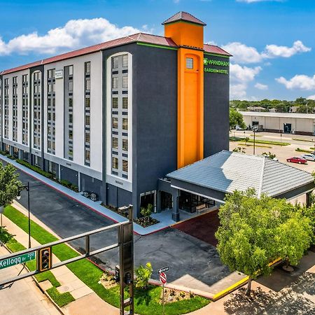 Hotel Wyndham Garden Wichita Downtown Esterno foto