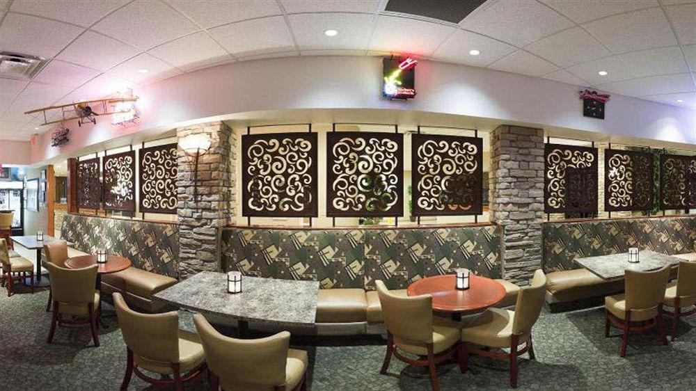 Hotel Wyndham Garden Wichita Downtown Esterno foto