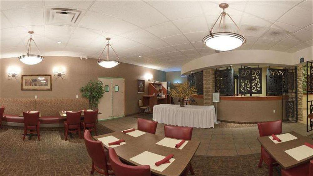 Hotel Wyndham Garden Wichita Downtown Esterno foto