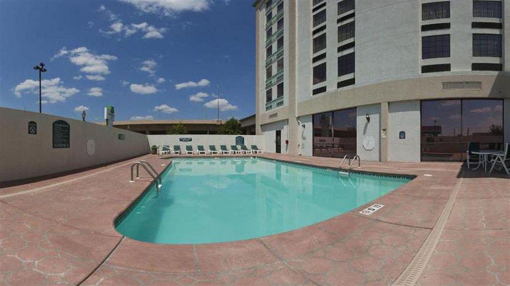 Hotel Wyndham Garden Wichita Downtown Esterno foto