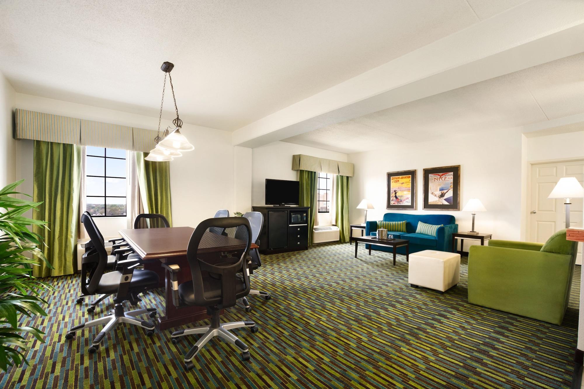 Wyndham Garden Wichita Downtown Hotel Esterno foto