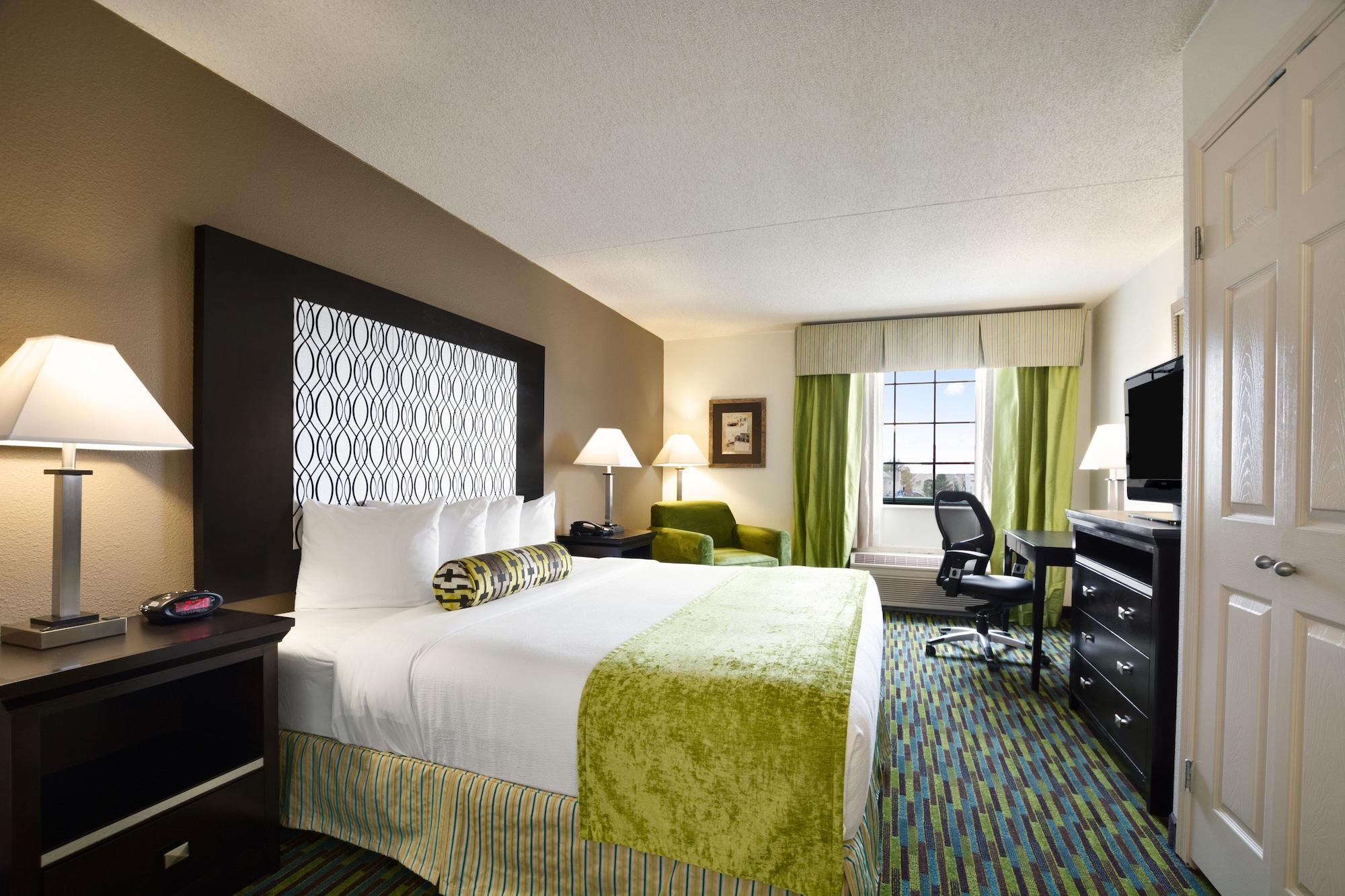 Hotel Wyndham Garden Wichita Downtown Esterno foto