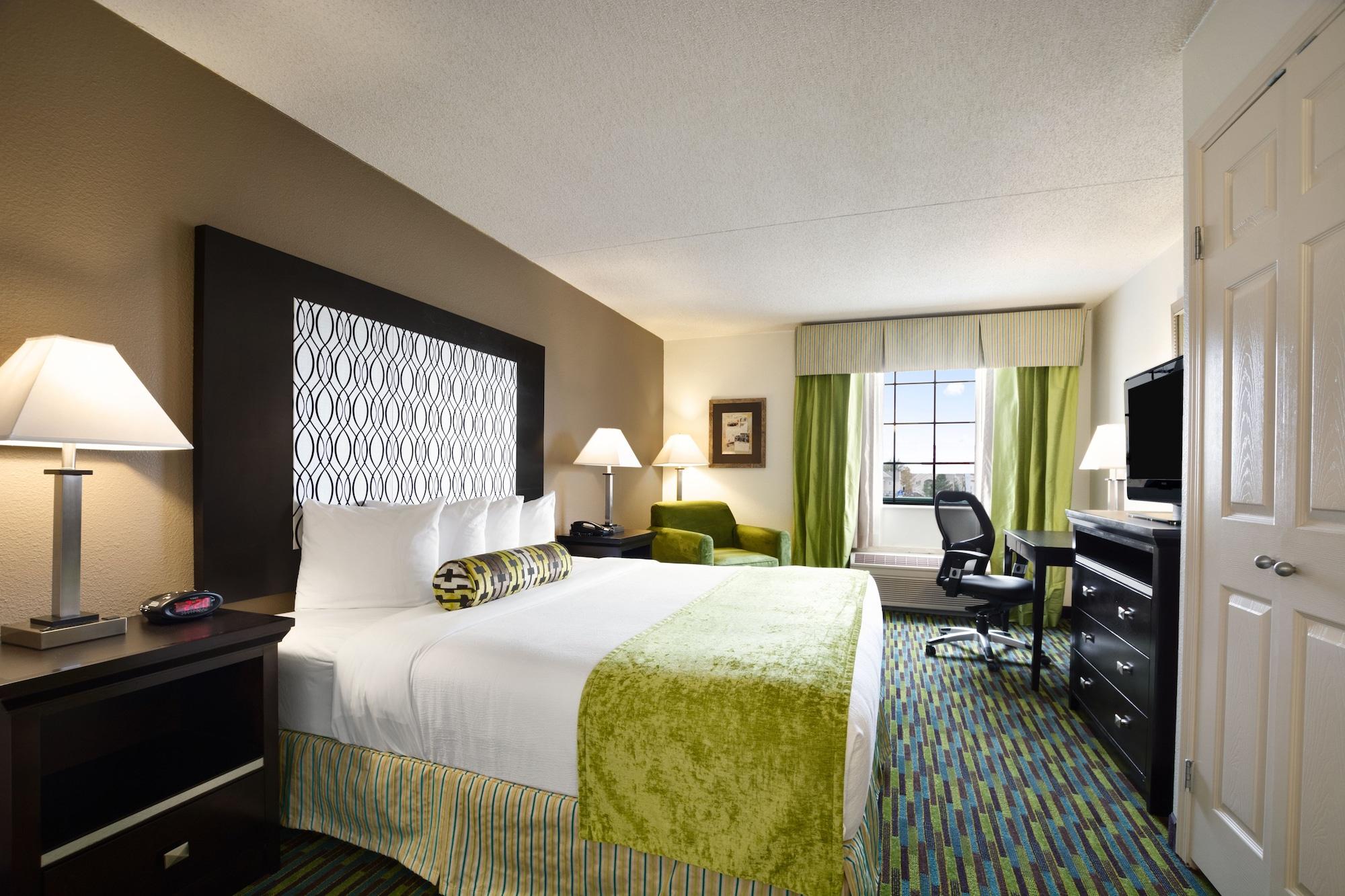 Wyndham Garden Wichita Downtown Hotel Esterno foto