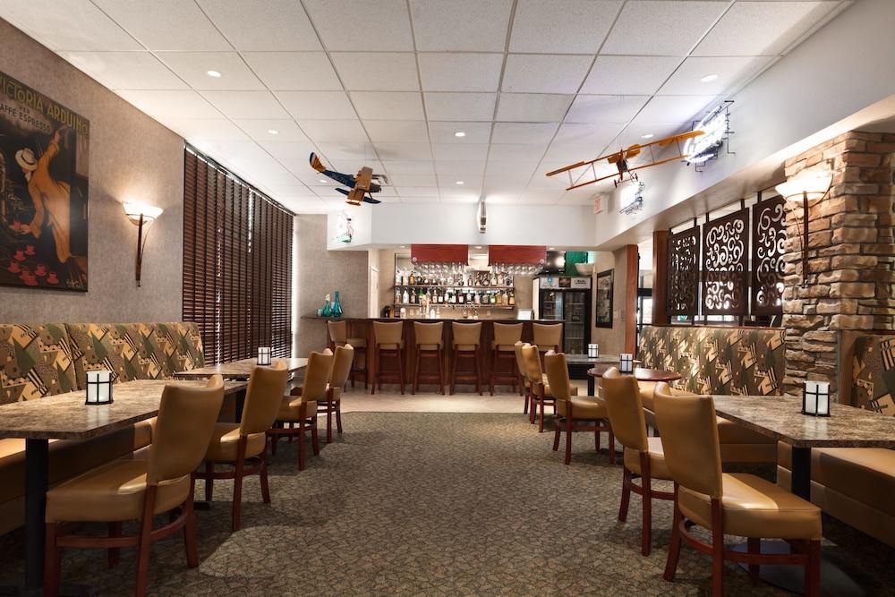 Hotel Wyndham Garden Wichita Downtown Esterno foto