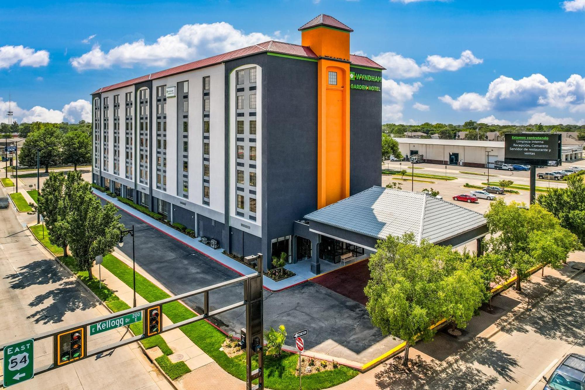 Hotel Wyndham Garden Wichita Downtown Esterno foto