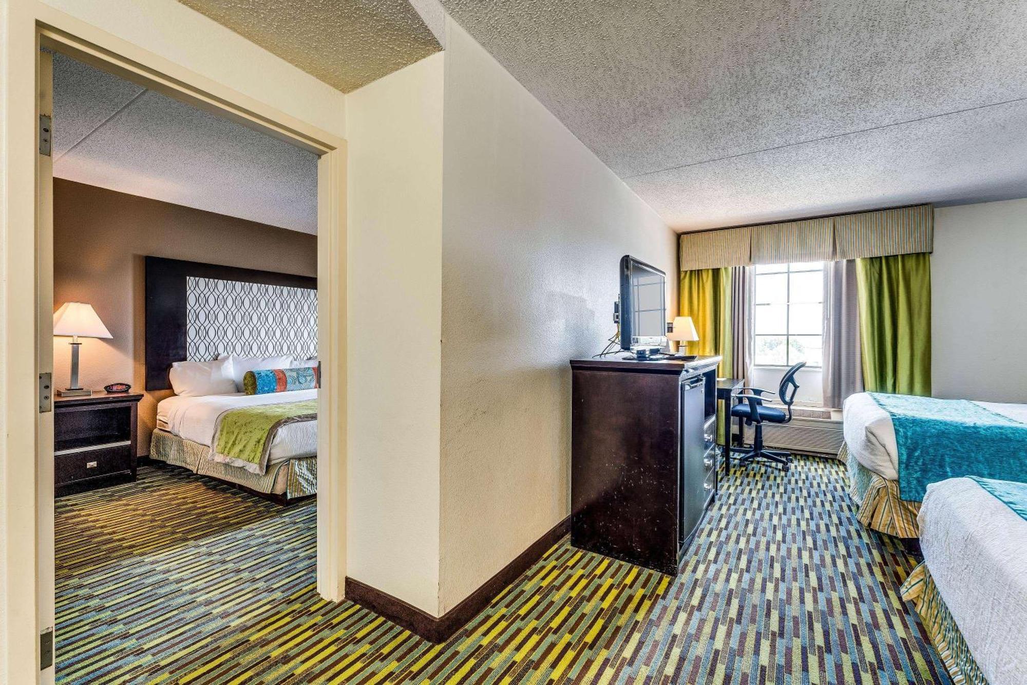 Wyndham Garden Wichita Downtown Hotel Esterno foto