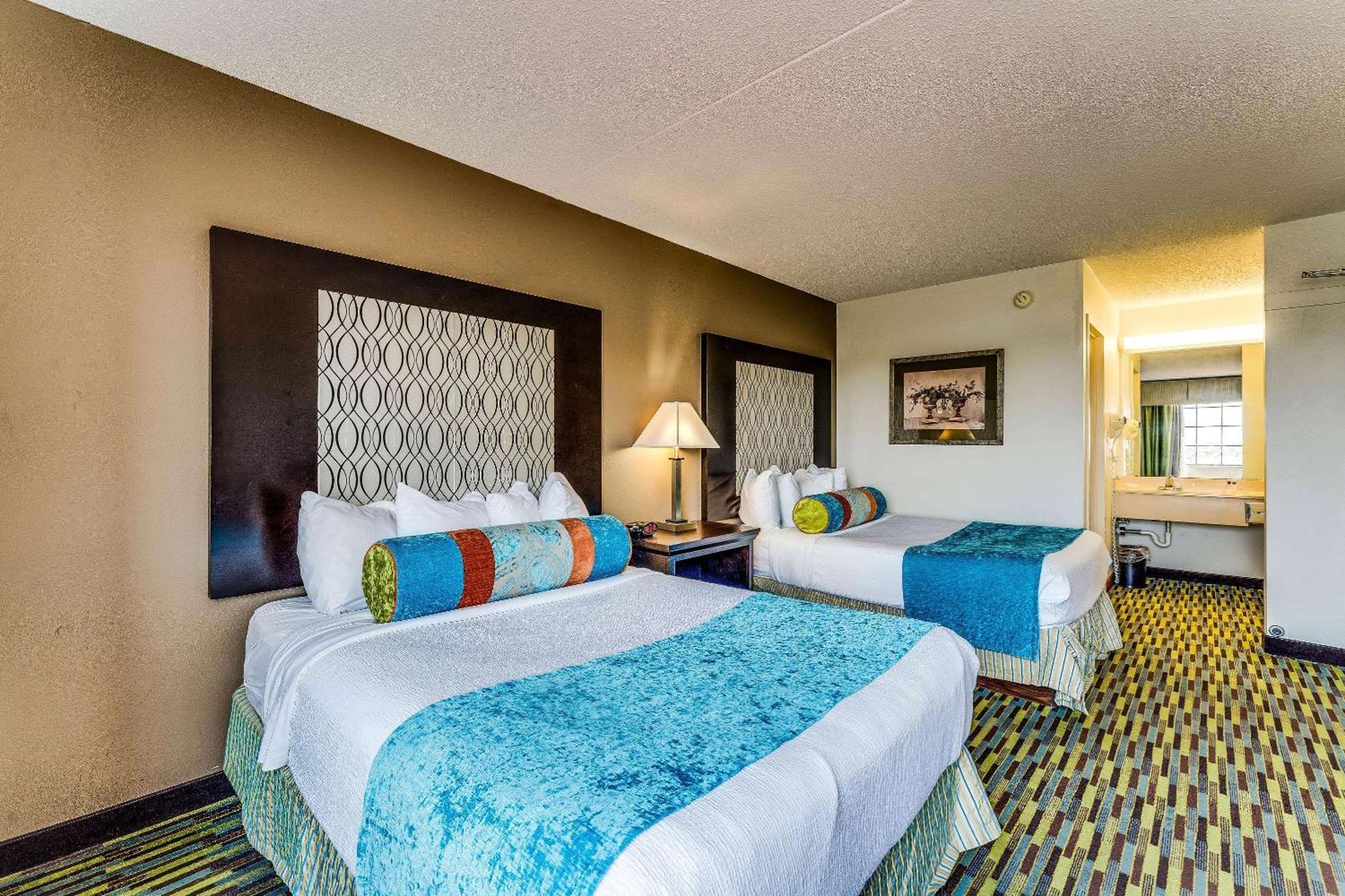 Wyndham Garden Wichita Downtown Hotel Esterno foto