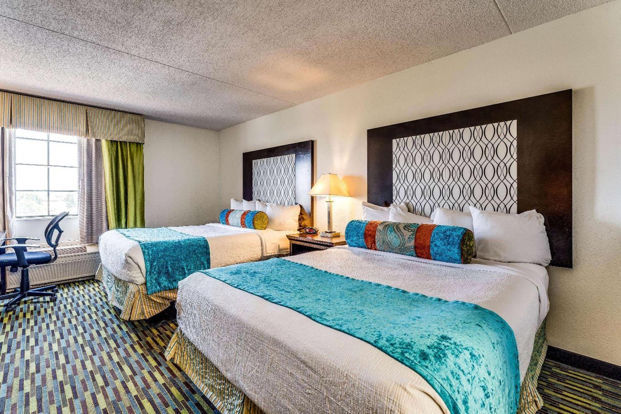 Hotel Wyndham Garden Wichita Downtown Esterno foto
