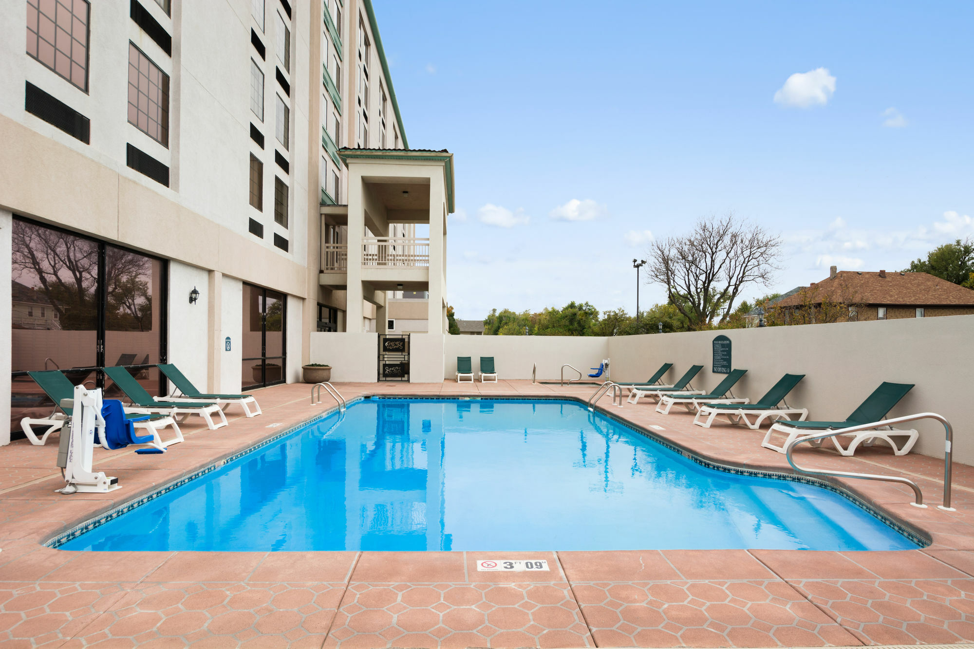 Hotel Wyndham Garden Wichita Downtown Esterno foto
