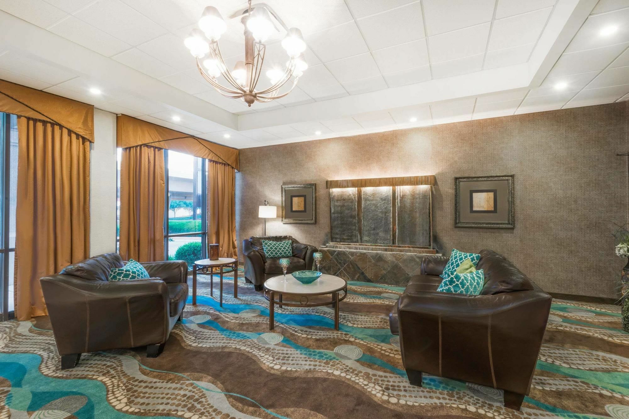 Hotel Wyndham Garden Wichita Downtown Esterno foto